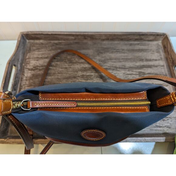 Vintage Navy Dooney and Bourke leather trim crossbody bag - Picture 4 of 6